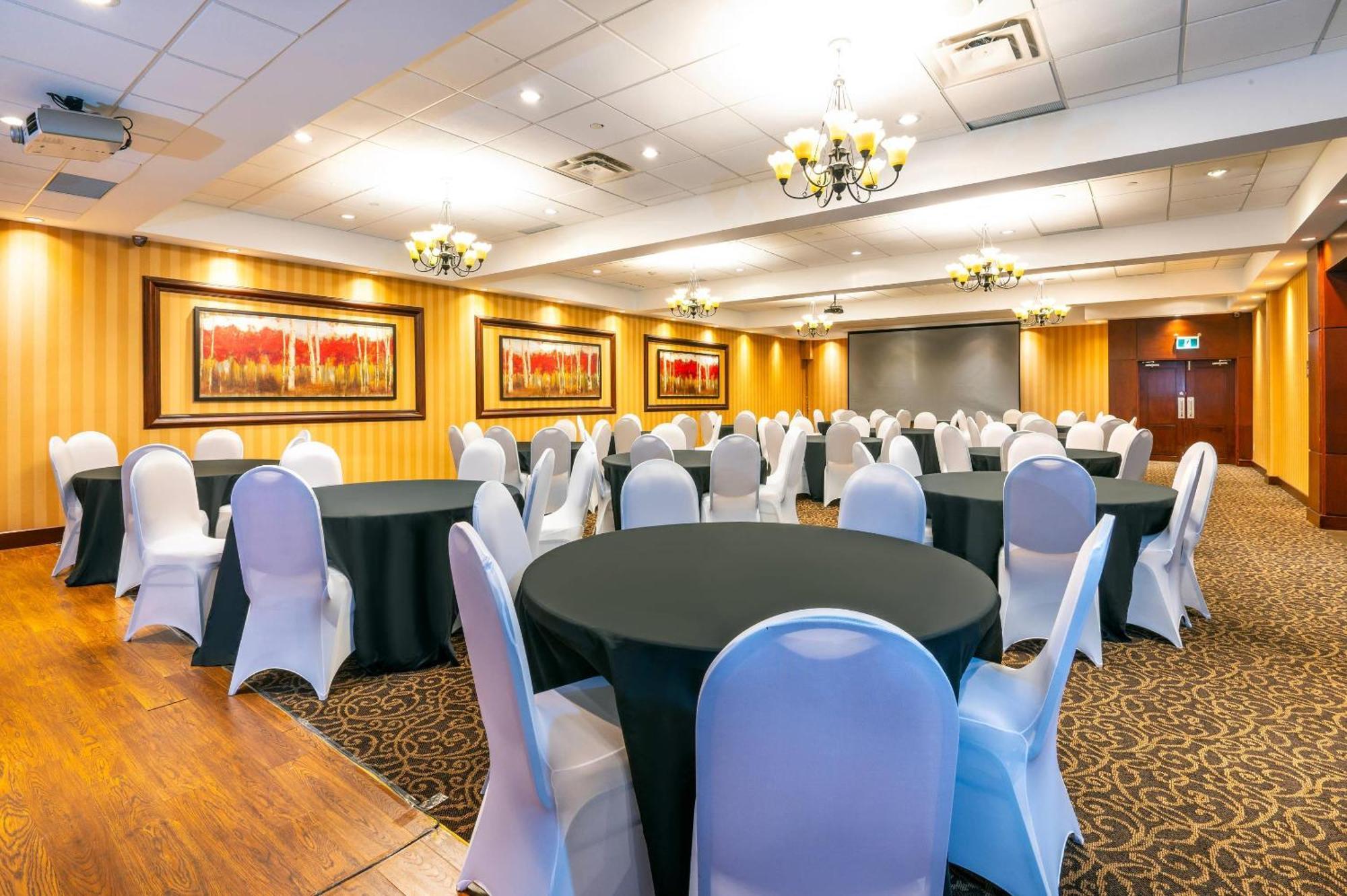Comfort & Conference Centre Airport 3* Toronto