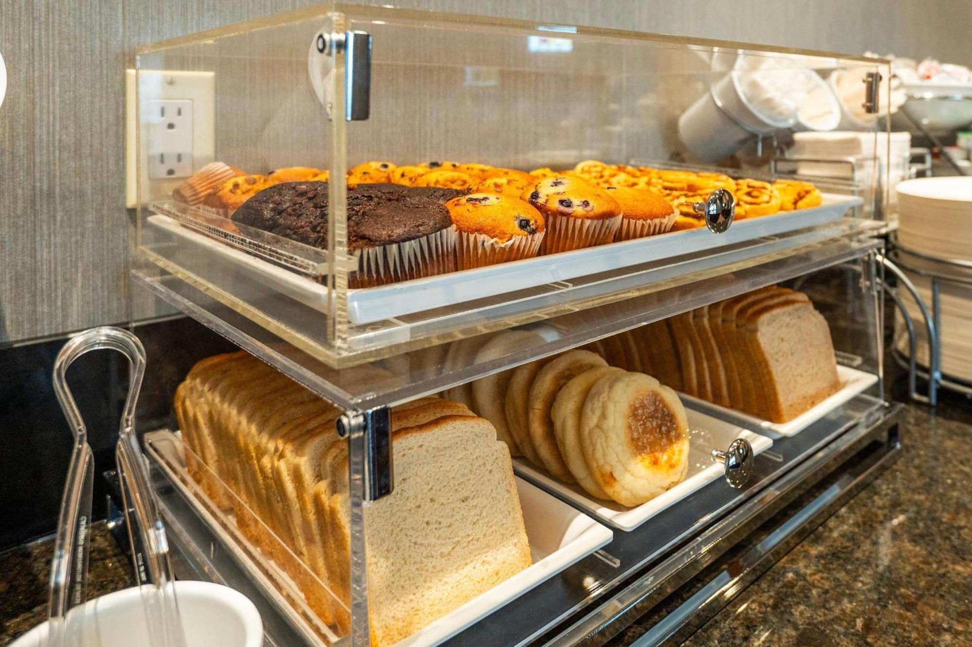 Comfort & Conference Centre Airport Inn